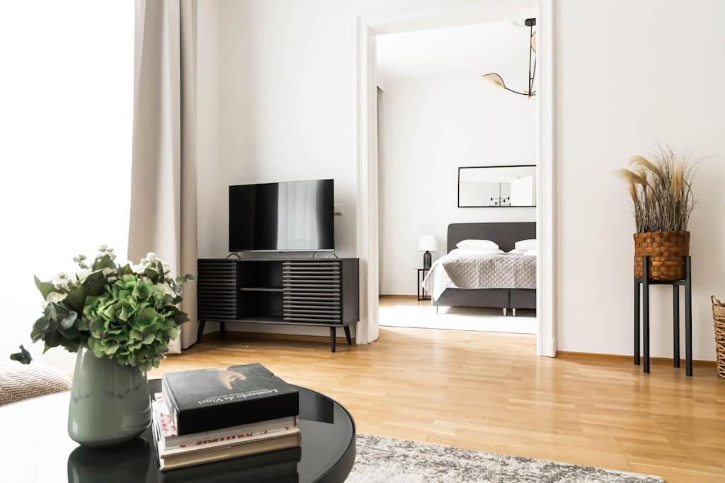 Franz 23 - Typical Viennese Apartment In The Heart Of Wien Eksteriør billede
